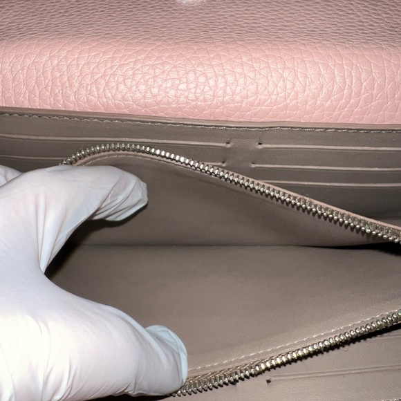 LOUIS VUITTON CAPUCINES WALLET - Picture 4 of 17